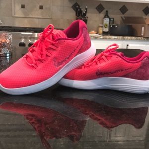 Women’s 8.5 Nike Lunarlon worn once